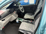 大事な人を乗せる助手席はこちら。ぜひリラックスしてお乗りください。納車前の内覧も大歓迎です。