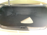 積み下ろしのしやすいデッキにはたっぷりと荷物を積み込んでいただけます。遊びから仕事まで、様々なシーンで頼れます♪