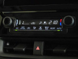 車内を快適に、オートエアコンを装備しています。