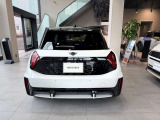 MINIのカスタマイズならお任せください!エクステリアやインテリア。ジョンクーパー・ワークスキット!ストライプやなどのステッカーキット!多彩な純正オプションが豊富なMINI!ご相談承ります。