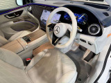 メルセデスのシートは、少し硬めに出来ておりますので、長時間の運転でも疲れにくく、安全にドライビングをお楽しみ頂けます