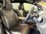 メルセデスのシートは、少し硬めに出来ておりますので、長時間の運転でも疲れにくく、安全にドライビングをお楽しみ頂けます