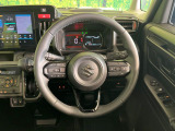 【純正革巻きステアリング】上質な革を使用することで、手にしっかり馴染みとても運転しやすいハンドルです♪