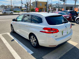 コーナーセンサー付きですので駐車も安心です。