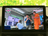 停車中にテレビ番組などの映像を楽しめる画面を装備。待ち時間を過ごす際にも活用でき、画面が大きく内容を確認しやすいのもうれしいポイントです。