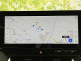 現在地を中心に周辺の道路や施設を確認でき、目的地までのルート確認に役立ちます。画面上の検索や表示切替もわかりやすく、初めて訪れる場所へのお出かけをサポートします。