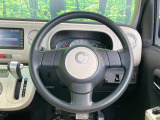 インテリアに合わせたデザインのステアリングは、運転される方のことも考え、運転しやすい形状、大きさです。是非一度、実際に触ってお確かめください。