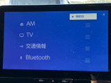 AMやテレビ、交通情報、Bluetoothなどの項目が一覧で並び、使いたい機能を選びやすい画面です。停車中の設定確認もしやすく、日常の移動に活用できます。