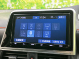 音楽や音声の再生元を画面から選択でき、BluetoothやUSB、ラジオなど複数のメニューが表示されています。普段お使いの機器に合わせて、好みの音源を選びやすい装備です。