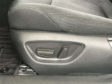 前席パワーシート付き車両です。