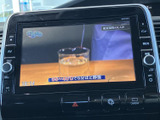 テレビ映像を画面で楽しめる装備です。停車中の休憩時間などに番組を視聴でき、待ち時間も車内で過ごしやすくなります。操作ボタンも画面周囲にまとまり、視聴したいときに項目を選びやすい構成です。