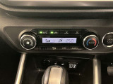 エアコンはオートエアコン付きになります。お好みの温度設定にすれば車内の温度を検知し自動で調整してくれます。暑い日は寒い日は特にオススメです♪