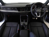 Audiのインテリアはエクステリア同様、優れたデザイン性とクオリティ、そして機能性を兼ね備えております。