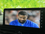 テレビ番組を画面で楽しめる装備です。停車中の休憩時間にニュースや番組を視聴でき、待ち合わせやお出かけ先で過ごす時間にも活用いただけます。視認しやすい大きな画面です。