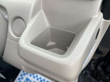 国家資格の自動車検査員も3名在籍しているので、受入/中間/完成検査と保安基準発行のすべてを自社で行います。 同時に10台作業できる広い工場で、プロの整備士が細部まで徹底的に整備します。