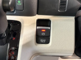 電子制御パーキングブレーキは信号待ちでも便利。いつもより運転がラクになるはずです。