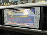 【バックカメラ】運転席から画面上で安全確認ができます。駐車が苦手な方にもオススメな便利機能です。