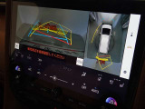 バックガイドモニターを装備しています、車庫入れもラクラクです。パノラミックビューモニターを搭載しています、上からの画像も表示されます。