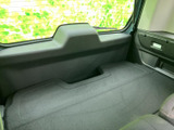 後方には広くフラットな荷室空間が広がり、かさばる荷物も載せやすいレイアウトです。後席を格納した状態で、用途に合わせて空間を活用いただけます。