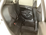リアシート座面を持ち上げると、背の高い荷物を積むのに便利なトールモードに変身します!多彩なシートアレンジで使い勝手良好!