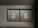 【両側パワースライドドア】スマートキーや運転席のスイッチで後席両側スライドドアの開閉が可能♪電動だから力を入れてドアを開ける必要が無く、小さなお子様でも簡単に開け閉めでき快適です♪