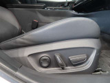 パワーシート搭載。微妙な調整が手軽にでき、ピッタリの最適なポジションで運転することが可能です。