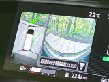 【アラウンドビューモニター】専用のカメラにより、上から見下ろしたような視点で360度クルマの周囲を確認することができます☆死角部分も確認しやすく、狭い場所での切り返しや駐車もスムーズに行えます。