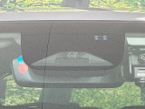 【ホンダセンシング】走行中に前方の車両等を認識し、衝突しそうな時は警報とブレーキで衝突回避と被害軽減をアシスト。より安全にドライブをお楽しみいただけます。