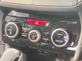 【左右独立型フルオートエアコン】運転席と助手席でそれぞれお好みの温度に設定可能。同乗者にも配慮した、快適な空調をお届け致します。