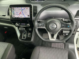 アダプティブタイプのオートクルーズです。車線中央付近を走行するようにステアリングを制御し、運転者のハンドル操作を支援します。