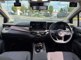 シンプルな運転席。運転は軽いハンドル回しで軽快なドライブを楽しめます。
