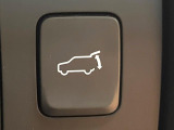 【パワーバックドア】スマートキーや運転席のボタンを押すだけでリアゲートが自動で開閉します!荷物を持っている時や、高い位置にあるバックドアを閉める際に便利な機能です♪