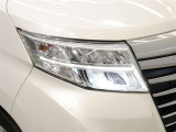 LEDヘッドライトです。デザイン性がよくとても明るいので、夜間の走行や悪天候でも安心です。しかも長寿命!