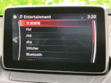 FMやAMをはじめ、Bluetoothなど選択できる音源が一覧で表示されます。画面上で希望の項目を確認して選びやすく、好みの音楽や情報を日々の移動に取り入れられます。