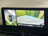 【アラウンドビューモニター】専用のカメラにより、上から見下ろしたような視点で360度クルマの周囲を確認することができます☆死角部分も確認しやすく、狭い場所での切り返しや駐車もスムーズに行えます。
