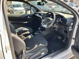 運転席は使用感少なく綺麗です。