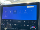 FMやAM、テレビ、Bluetoothなどのメニューが並び、使いたい音源を画面から選びやすい構成です。普段の音楽再生や情報確認に便利にお使いいただけます。