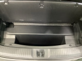 フロア下にもちょっとした収納スペースがございます。