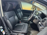 運転席も広々としており運転しやすい環境を実現しています☆