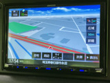 地図上に現在地と周辺の道路が表示され、縮尺や周辺情報を画面から確認できます。目的地までのルートを確認したいときにも、操作内容が見やすく便利です。