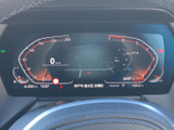 速度や燃料残量などの情報をメーター内にまとめて表示し、運転中に必要な情報を確認しやすい構成です。表示が整理されており、走行中も視線を大きく移さず把握できます。