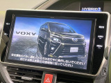【10.5インチナビ】高級感とインパクトのある大画面ナビを装備。各種オーディオ操作はもちろん、スマホ連携もできる利便性の高いナビです♪