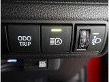 オートマチックハイビームとは、先行車や対向車のライトを認識し、ハイビームとロービームを自動で切り替える機能です。夜道の視界を確保します。詳細は販売店スタッフまでおたずねください。