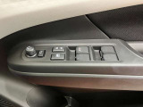 【運転席ドアスイッチ回り】パワーウィンドー[ロック機構]・電動格納式リモコンドアミラースイッチがまとまっているので操作しやすいです。