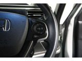 Hondaセンシングの機能のひとつ、アダプティブクルーズコントロール付!アクセルから足を離しても設定したスピードと前車との車間を保ち走行してくれます!車線維持もアシスト☆高速道路で疲労軽減ですね☆