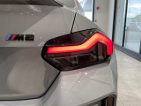 安心のBMW認定中古車は100項目の箇所を徹底的にチェック致します。機械的な箇所や電気系、コンピューターなどをご納車前に点検し、交換基準に達した部品は全て新品に修理返品した後にご納車致します。