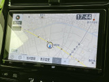 周辺の道路や現在地が地図上に表示され、目的地設定や地点登録にも対応。表示変更も選べるため、行き先の確認やルートの検討に活用しやすい画面です。