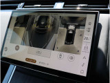 【360&deg;サラウンドカメラ】全周囲のカメラを繋ぎ合わせ上からのアングルを画面上に映し出します。見やすい為バックも安全に運転できます。