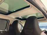 メルセデス・ベンツの定める厳しい基準をクリアしたお車のみをご案内させて頂きます。納車前整備はメーカー規定に基づき100項目以上にも及ぶ点検を熟練のメカニックによって行いご納車させて頂きます。