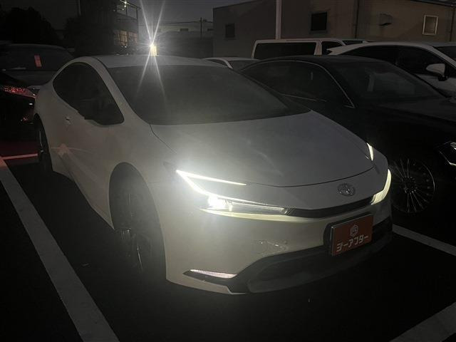 プリウス 2.0 Z 禁煙車 純正12.3インチナビ 黒革シート